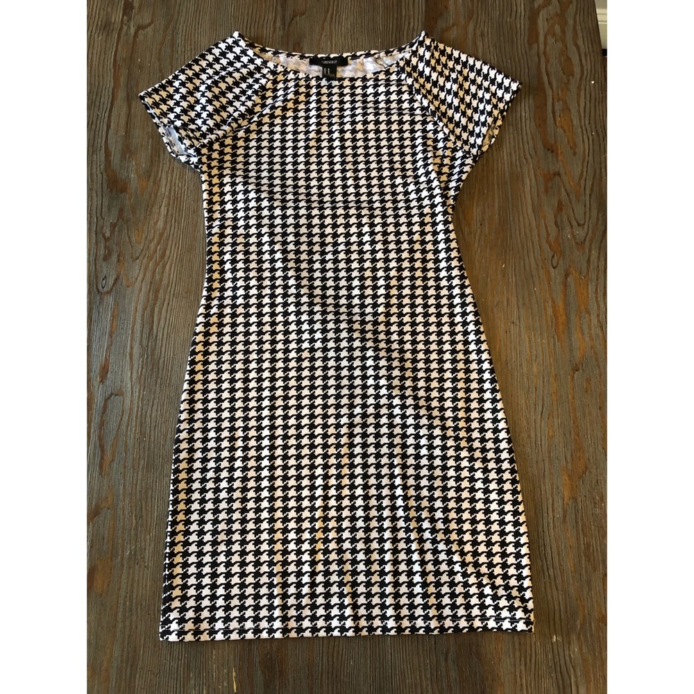 Black and white patterned mini dress